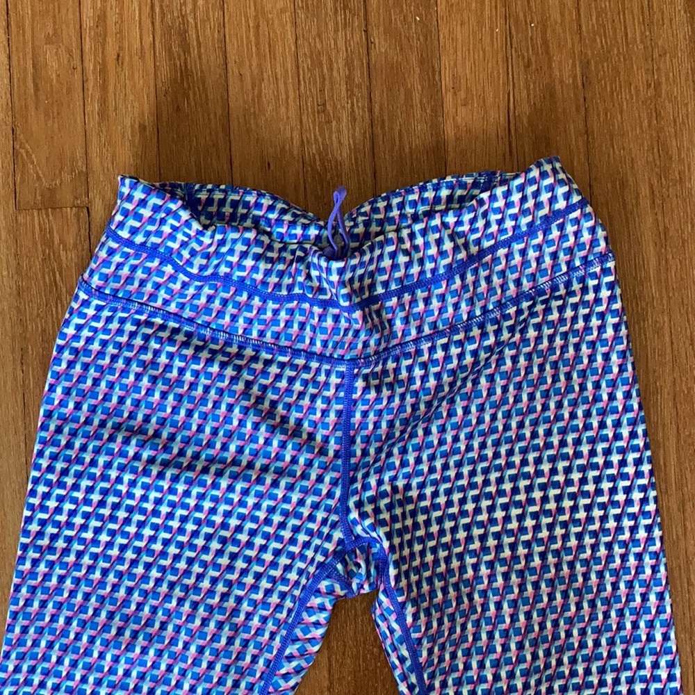 Athleta Vivid Sonar Capri size medium. - Picture 3 of 9